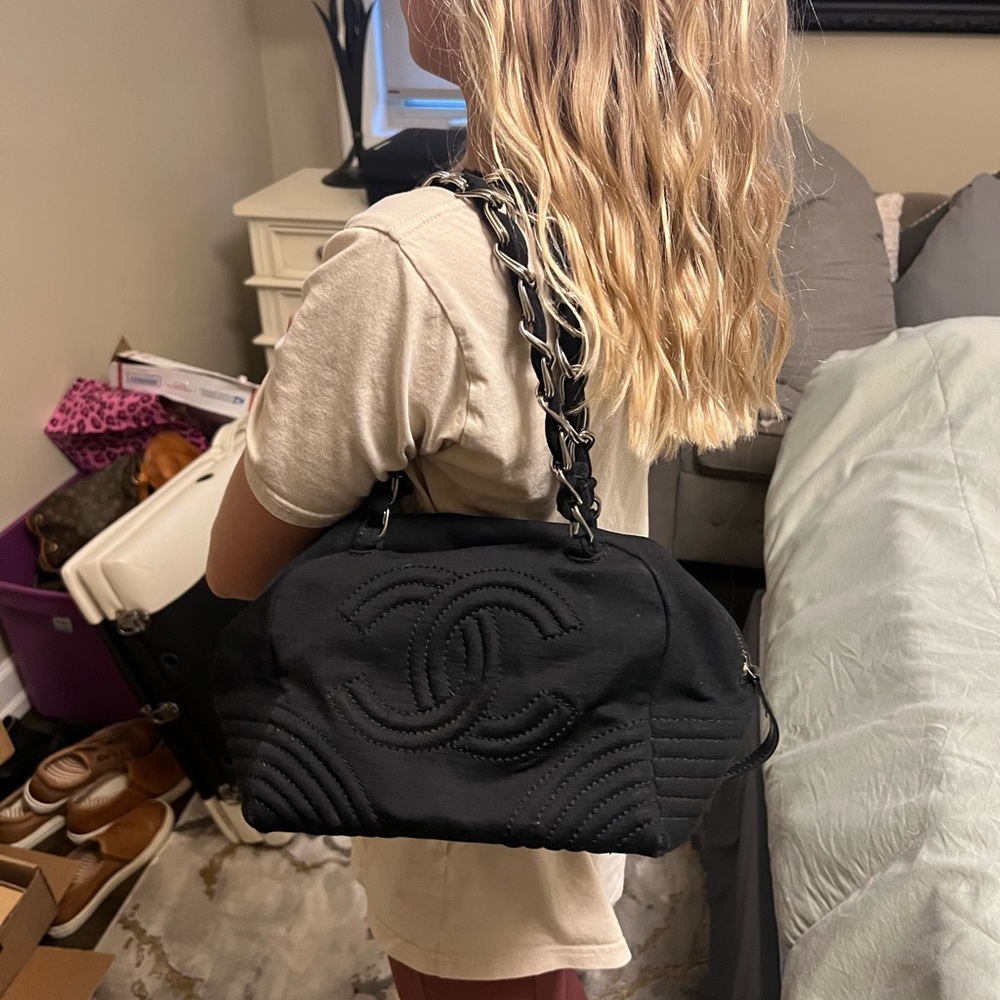 Channel tote
